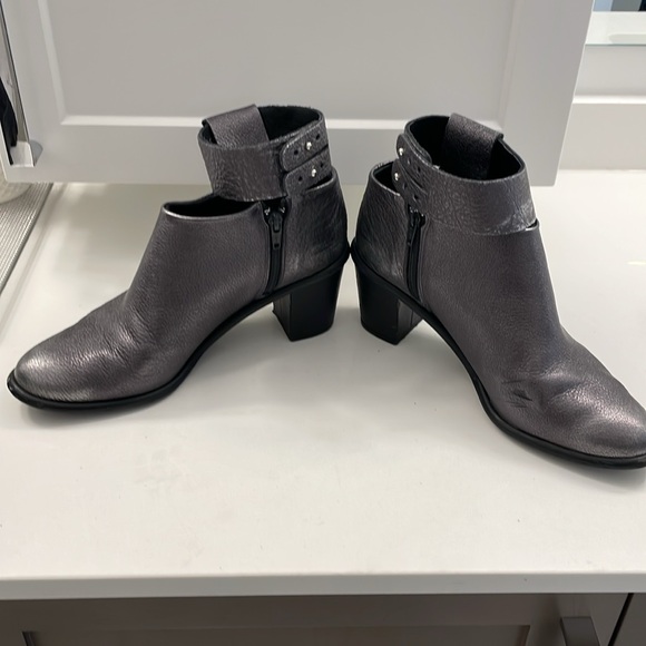 Leather boots made in Spain by Miista. Silver gray with black sole and 3” heel. - Picture 3 of 6